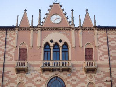 Monte Ortone manastırının ön cephesinin ayrıntıları 1428 'de İsa' dan sonra dikildi..