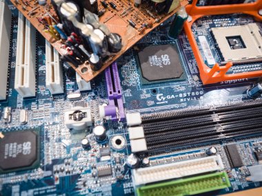 Teknolojik evrim kavramını temsil eden elektronik levhaların ayrıntıları.