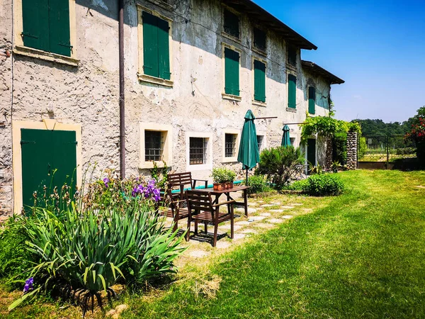 Typisches Bauernhaus Der Grünen Landschaft Der Hügel Venetiens Italien — Stockfoto
