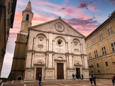 Santa Maria Assunta 'nın görkemli katedrali Pienza' nın başlıca ibadet yeridir..