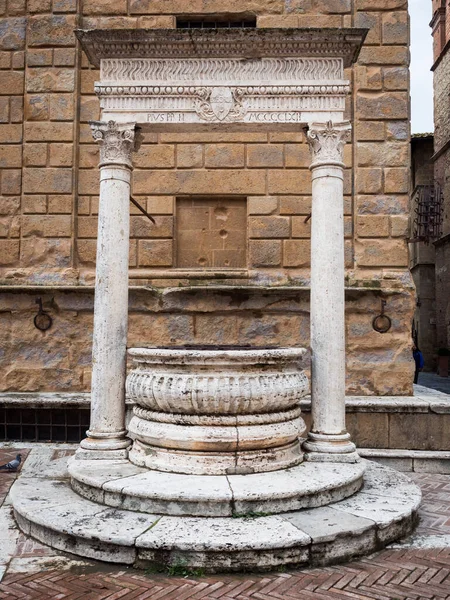 Antico Pozzo Pietra Pienza Detto Pozzo Dei Cani Situato Piazza — Foto Stock