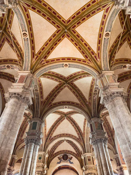 意大利皮恩扎 2019年4月23日 圣玛利亚大教堂是皮恩扎的主要礼拜场所 装饰后的天花板视图 — 图库照片