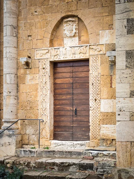 Detail Vyřezávaného Kamenného Vchodu Staroitalského Středověkého Kostela — Stock fotografie