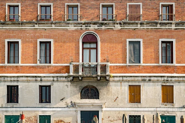 意大利威尼斯 2017年4月23日 威尼斯大运河两岸的历史建筑 — 图库照片