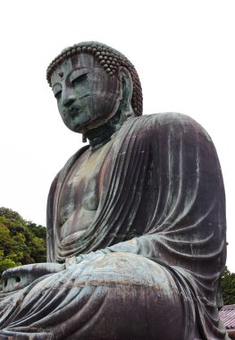 Daibutsu, Kamakura, Japonya'da Kotokuin tapınağında yerleştirilen ünlü büyük Buda bronz heykel ana görünümü