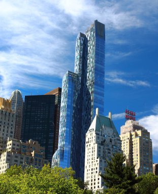 Manhattan, Nyc, Amerika Birleşik Devletleri - 22nd Eylül 2017: Ana Görünümü Jw Marriott Essex otel ve Central Park'tan çevreleyen skycrapers. 1931 yılında açıldı, 426 Art Deco tarzı Lüks Oda ve 101 süit bulunmaktadır