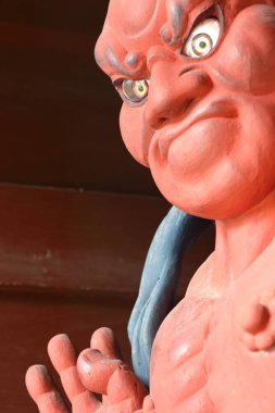 Daibutsu'nın tapınak giriş Kamakura City, Japonya kongourikishi heykeli, bir koruyucu Tanrıların detayını yerleştirilir.
