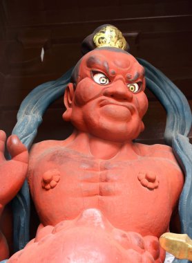 Daibutsu'nın tapınak giriş Kamakura City, Japonya kongourikishi heykeli, bir koruyucu Tanrıların detayını yerleştirilir.