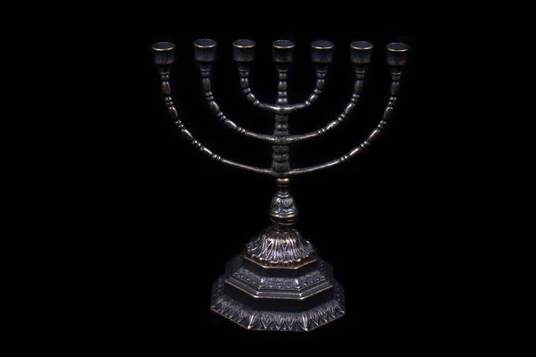 Antika rituella candle menorah på svart bakgrund — Stockfoto