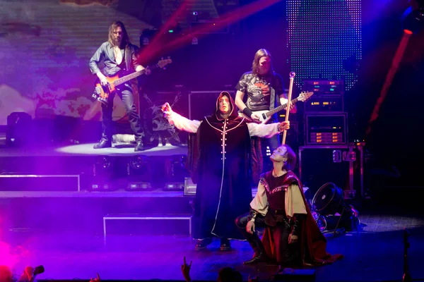Mosca, Russia, Club Spaziale di Mosca. 11. 19. 2016. Esecuzione dal vivo dell'Opera metal "The Elven Manuscript". Heavy metal band, EPIDEMIA — Foto Stock