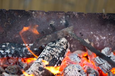 Izgara ve poker sıcak kömürleri