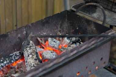 Izgara ve poker sıcak kömürleri