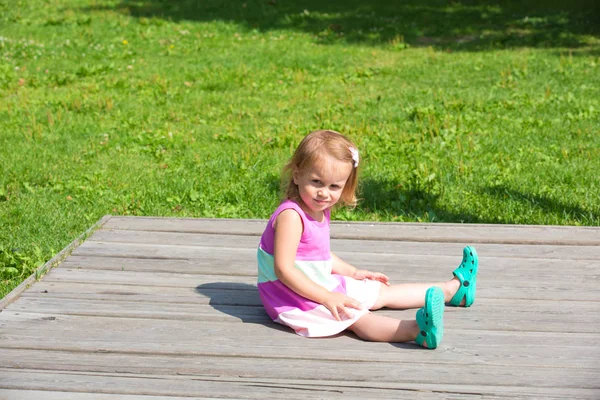 Cute Little Girl Walking Park — Stock Photo, Image