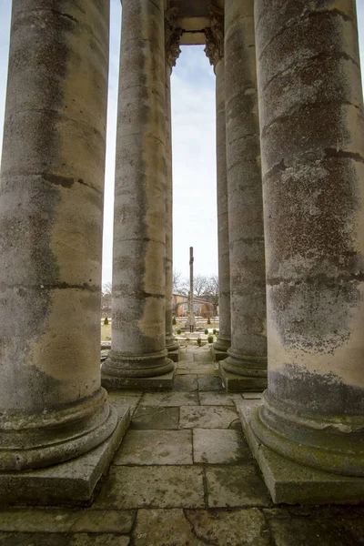 Columnas Antiguas Entrada Abandonada Con Columnas Castillo — Foto de Stock