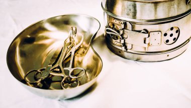 Ameliyathanede steril cerrahi aletler