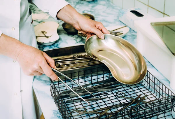 Sterilization of surgical instruments. Old hospital — Stock Photo, Image