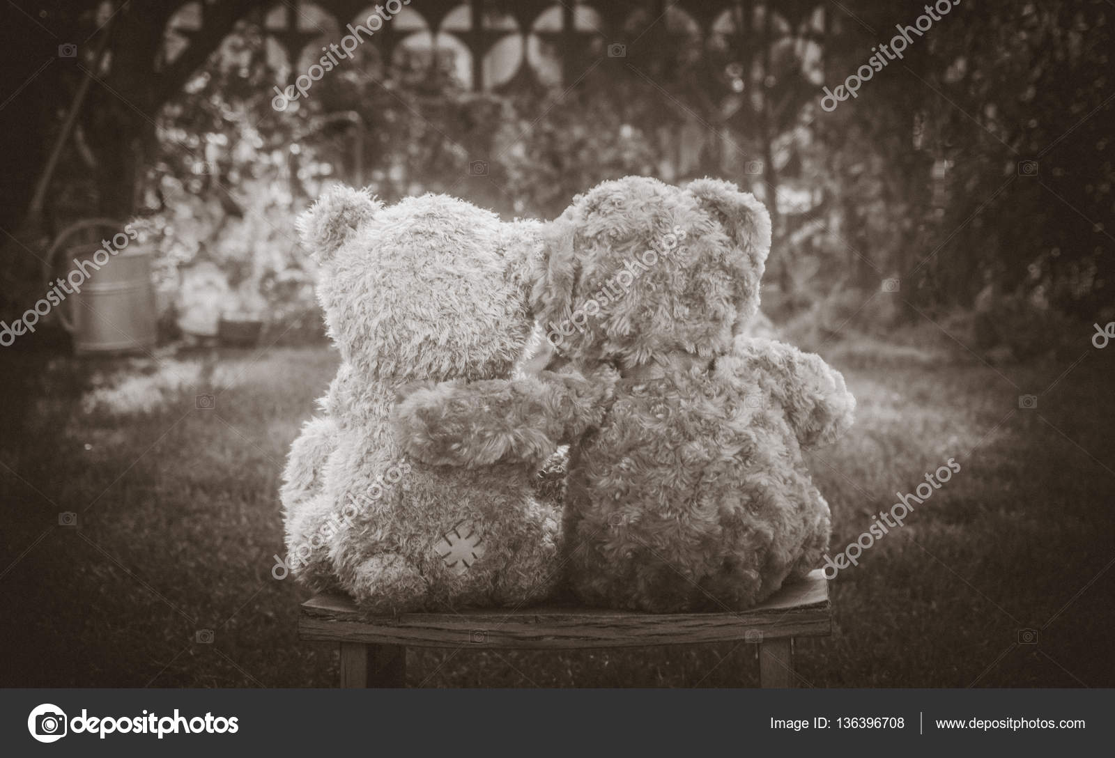 Ours en peluche mignon — Photo de stock par ©konoplizkaya - 136396708, image size:1600x1088