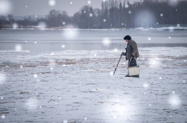 Vissen op het ijs. Winter hobby — Stockfoto