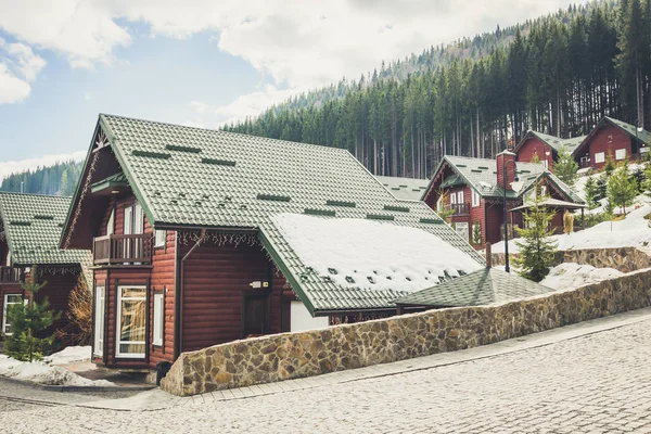 Picturesque cottages in the ski resort — Stock Photo, Image