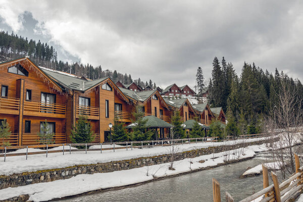 Туристические коттеджи в Карпатах. Проживание на горнолыжном курорте Буковель в Украине
