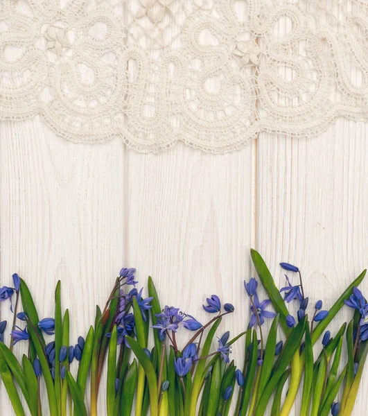 Biglietto di Pasqua con fiori primaverili e merletti — Foto Stock