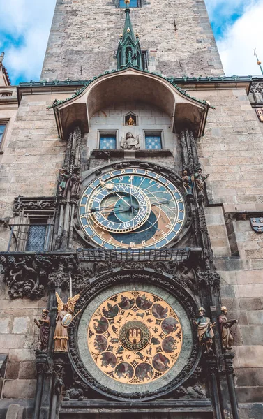Antiguo reloj astronómico en Praga, República Checa — Foto de Stock