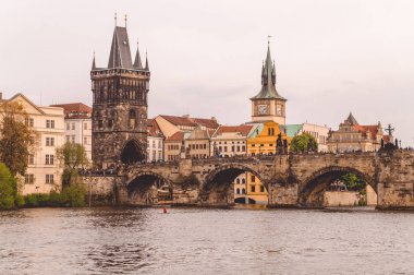 Pitoresk Charles Köprüsü. Kent Prag'ın ve Vltava Nehri