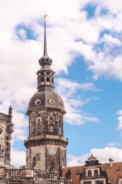 Dresden Saat Kulesi. Almanya'nın eski Gotik mimarisi