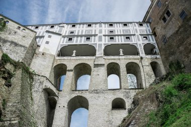 Kemer köprü ve esk Krumlov tarihi çek kasabası. Güzel eski mimari Çek Cumhuriyeti