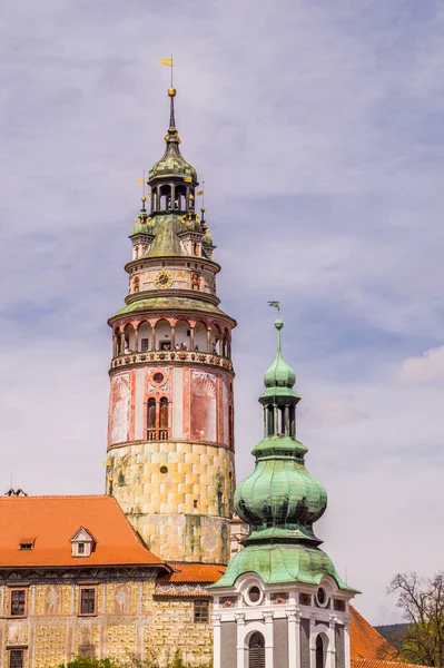 Kolorowe dachy i wieże starożytnego miasta Czeski Cesky Krumlov — Zdjęcie stockowe