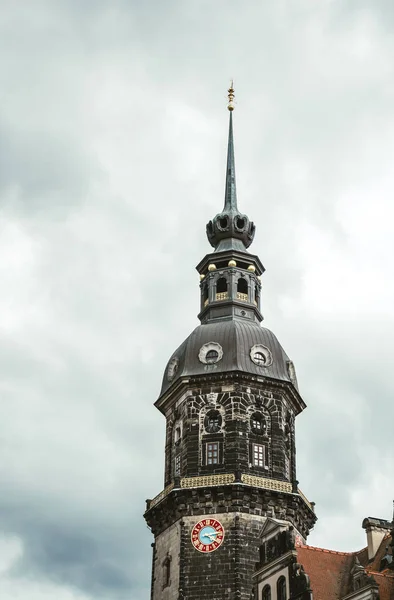 Antigua torre del reloj en Dresde — Foto de Stock