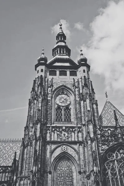 Antigua catedral católica gótica de San Vito en la República Checa, Praga — Foto de Stock