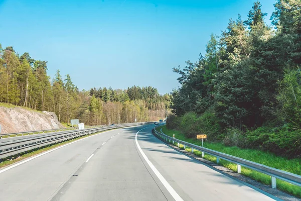 Dużych prędkości autostrady w Republice Czeskiej. Podróż przez malownicze Morawy — Zdjęcie stockowe