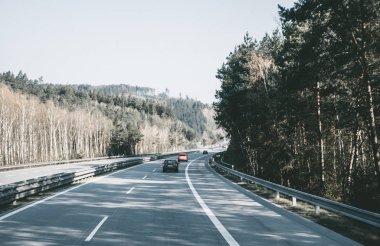 Çek Cumhuriyeti yüksek hızlı modern karayolu. Avrupa üzerinden bir yolculuğa. Yol yüzeyi tamir