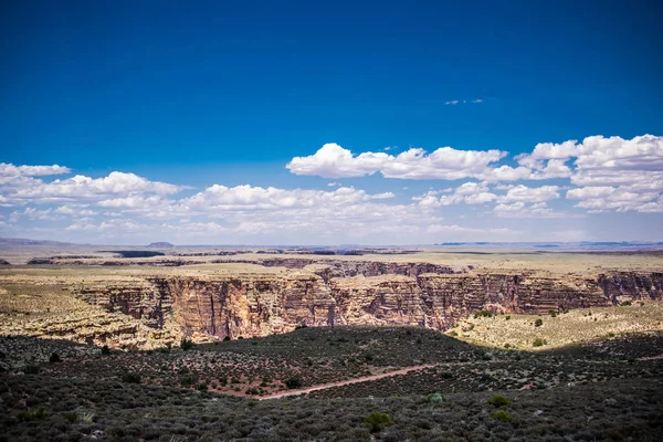 Güzel güneşli çöl ve kanyonlar Arizona — Stok fotoğraf