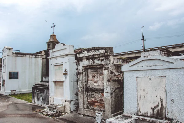 Historyczne i turystyczne atrakcje Nowy Orlean - cmentarz St. Louis — Zdjęcie stockowe