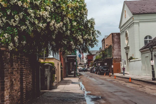 New Orleans Fransız Mahallesinin eski, pitoresk caddeleri. Eski pitoresk caddeleri — Stok fotoğraf