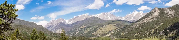 Pintoresco valle de montaña soleado en las Montañas Rocosas, Colorado — Foto de Stock