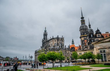 Antik şehir Dresden Almanya'da. Kent Meydanı ve Dresden Katedrali. Antik Avrupa'nın kentsel yaşam. Dresden katedral eski bina