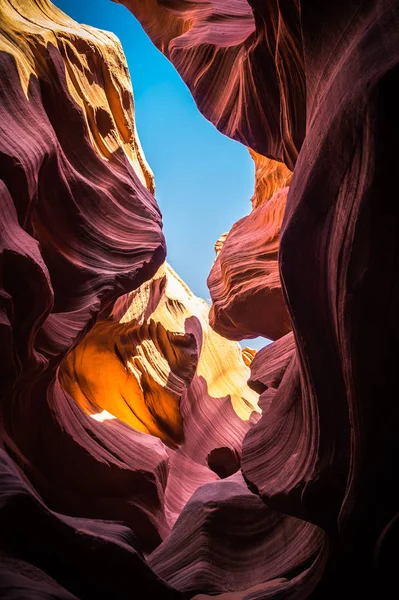 Textur aus Naturstein. verwitterter Sandstein in der unteren Antilopenschlucht, arizona, USA — Stockfoto