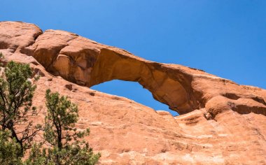 Doğal arch Moab çöle, Utah, ABD. Gözlerinin içine taş