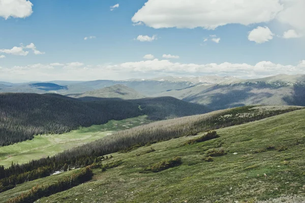 Panorama auf die Hügel der felsigen Berge. Kolorado-Staat — Stockfoto