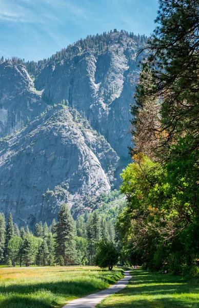 Καλοκαιρινή Εκδρομή Στο Εθνικό Πάρκο Γιοσέμιτι Καλιφόρνια Γραφική Κοιλάδα Και — Φωτογραφία Αρχείου