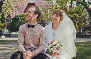 Güzel genç gelin ve damat