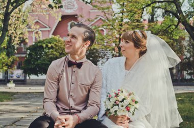 Güzel neşeli Genç gelin ve damat