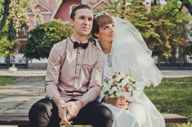 Güzel romantik genç gelin ve damat