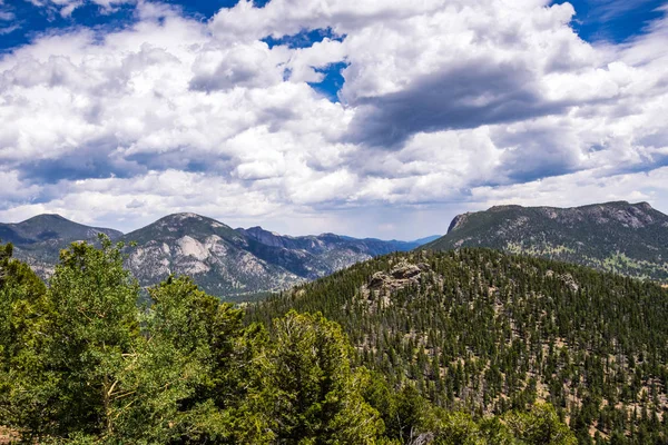 Rocky Dağı Milli Parkı, Colorado dağ manzarası. Yaban hayatı kutsal Amerika Birleşik Devletleri