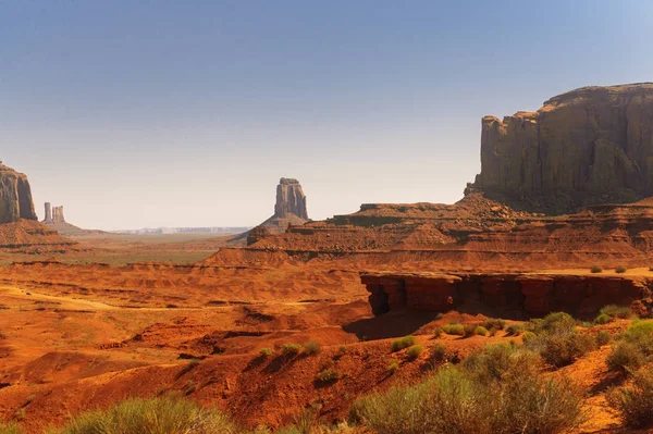米国の自然の風景。モニュメント バレー、ユタ州とアリゾナ州での記念碑的な岩 — ストック写真