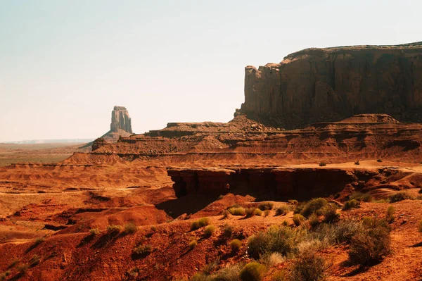 Starověké pouštní krajina a útesy Monument Valley v Utahu. Přírodní zajímavosti ze Severní Ameriky — Stock fotografie