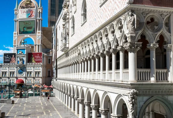 Μεγάλο κανάλι Shoppes στο The Venetian και το Treasure Island, πολυτελές καζίνο και ξενοδοχείο. Αρχιτεκτονικής των κτιρίων του Λας Βέγκας — Φωτογραφία Αρχείου